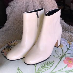 Ankle boots size 9 color cream brand new